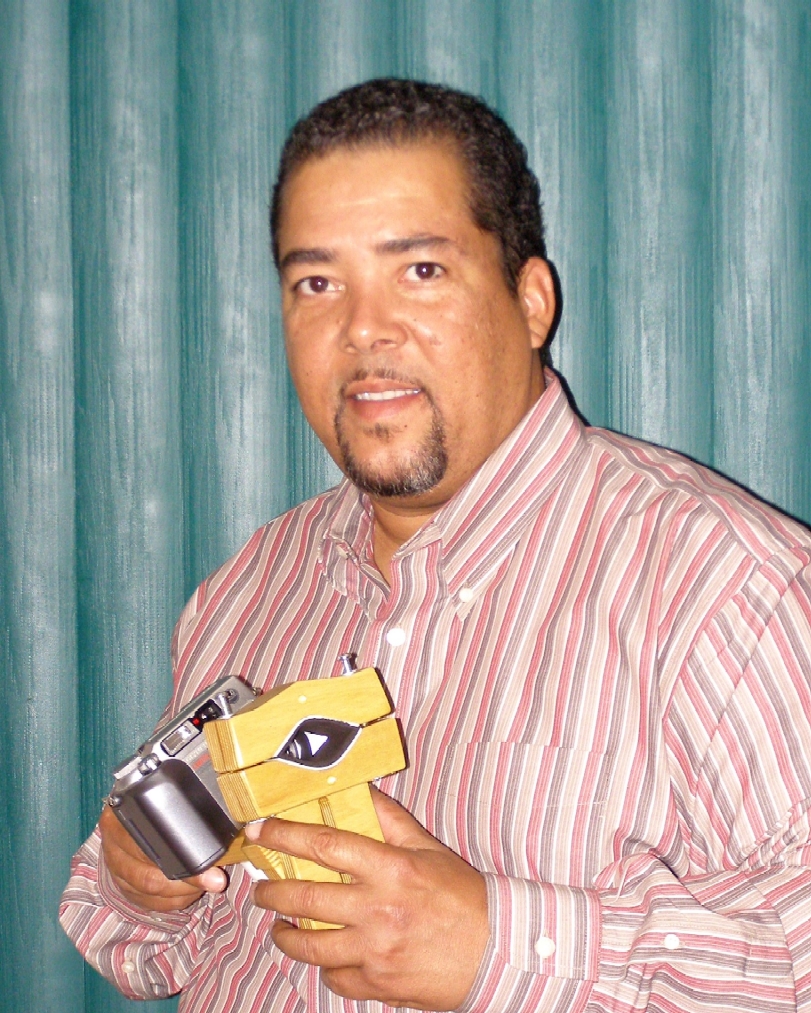 Mel Dawson holding his Home-Made Camera Adapter. Click to enlarge.
